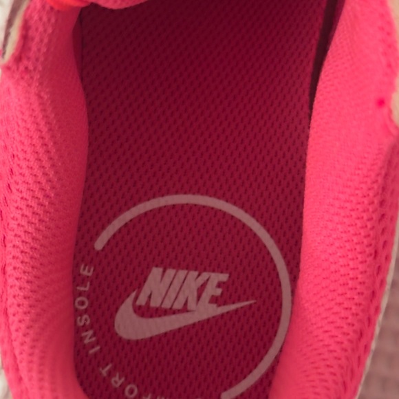 Nike Air Max Excee Hyper Pink Womens Size 7 - Picture 5 of 8